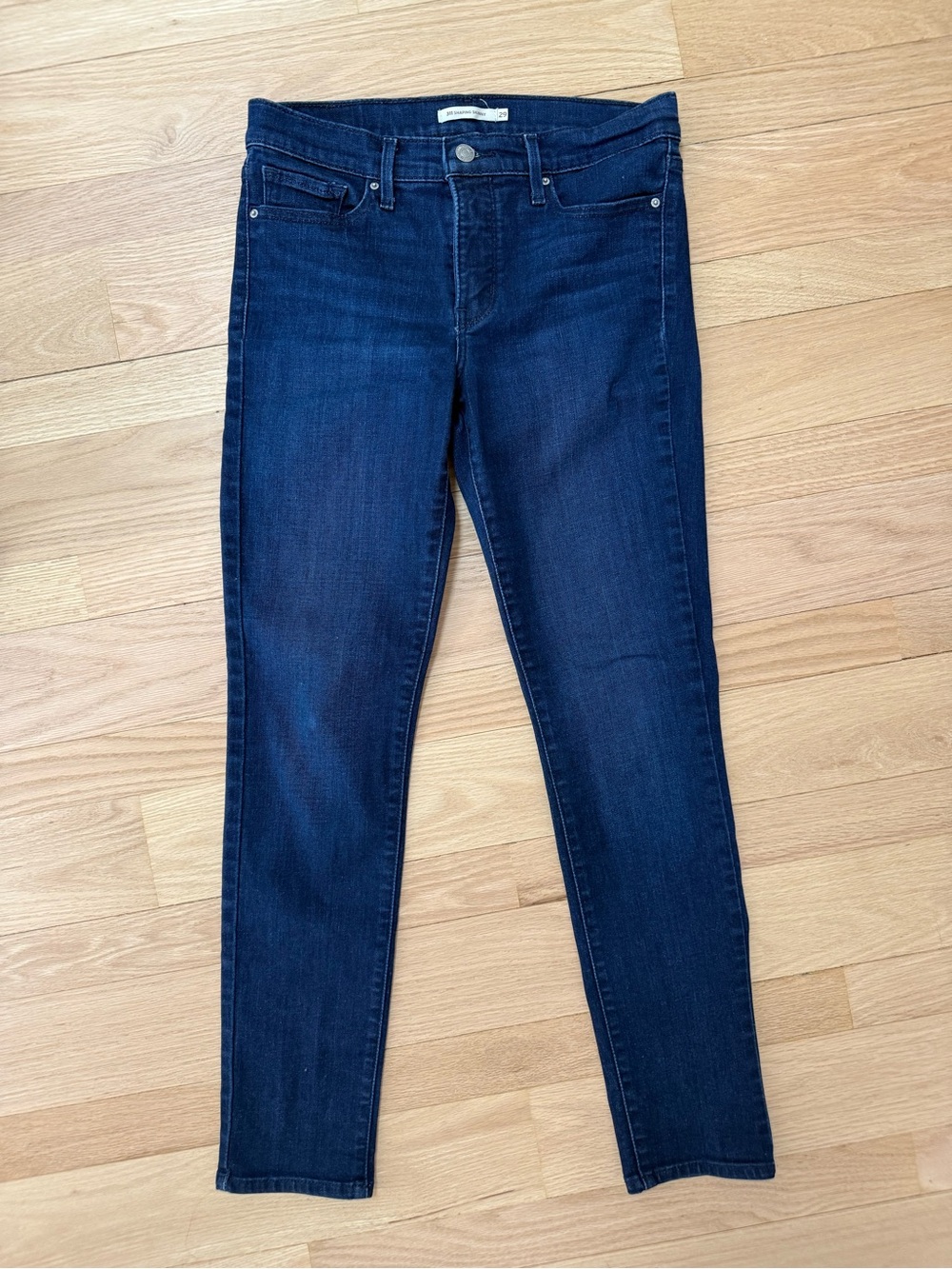 Like new Levi’s 311 shaping skinny